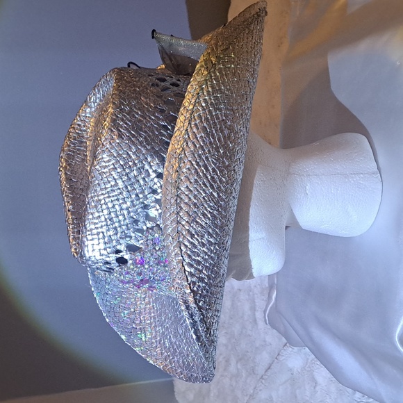 VIDEO/NOT ORDINARY  BUT, EXTRODINARY - Picture 7 of 11